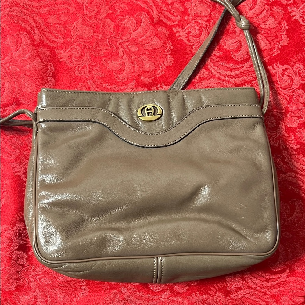 Etienne Aigner Vintage Taupe Leather Shoulder Crossbody Bag Gold Logo